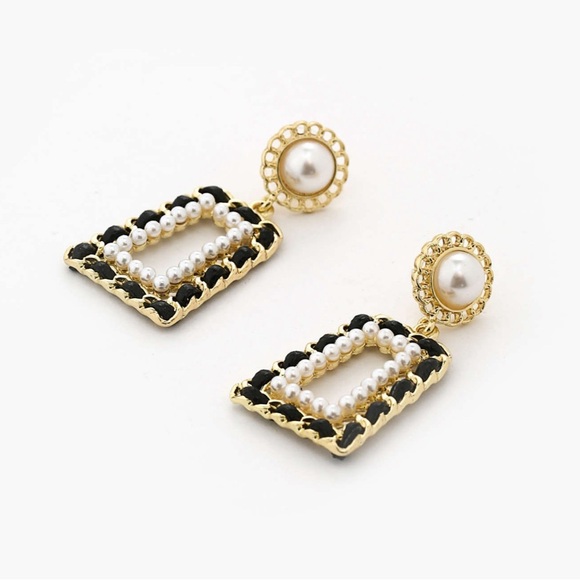 Cider Chain Pearl Earrings - Picture 7 of 16